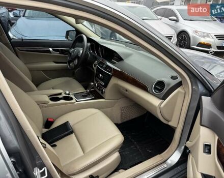 Серый Мерседес Ц-Класс, объемом двигателя 3.5 л и пробегом 80 тыс. км за 14500 $, фото 15 на Automoto.ua