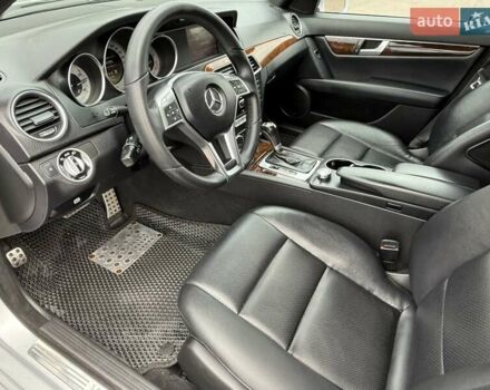 Серый Мерседес Ц-Класс, объемом двигателя 3 л и пробегом 220 тыс. км за 11600 $, фото 37 на Automoto.ua