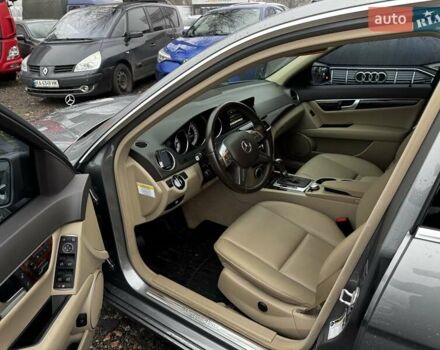 Серый Мерседес Ц-Класс, объемом двигателя 3.5 л и пробегом 80 тыс. км за 14500 $, фото 12 на Automoto.ua