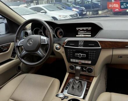 Серый Мерседес Ц-Класс, объемом двигателя 3.5 л и пробегом 80 тыс. км за 14500 $, фото 16 на Automoto.ua