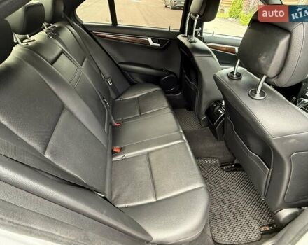 Серый Мерседес Ц-Класс, объемом двигателя 3 л и пробегом 220 тыс. км за 11600 $, фото 47 на Automoto.ua