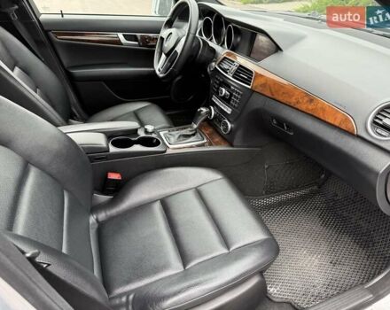 Серый Мерседес Ц-Класс, объемом двигателя 3 л и пробегом 220 тыс. км за 11600 $, фото 50 на Automoto.ua