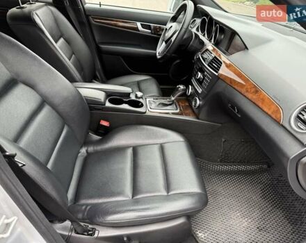 Серый Мерседес Ц-Класс, объемом двигателя 3 л и пробегом 220 тыс. км за 11600 $, фото 49 на Automoto.ua