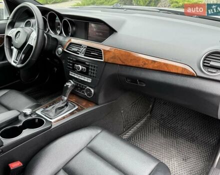 Серый Мерседес Ц-Класс, объемом двигателя 3 л и пробегом 220 тыс. км за 11600 $, фото 52 на Automoto.ua