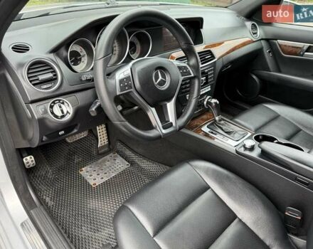 Серый Мерседес Ц-Класс, объемом двигателя 3 л и пробегом 220 тыс. км за 11600 $, фото 38 на Automoto.ua