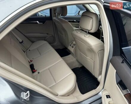 Серый Мерседес Ц-Класс, объемом двигателя 3.5 л и пробегом 80 тыс. км за 14500 $, фото 14 на Automoto.ua