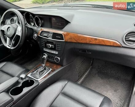 Серый Мерседес Ц-Класс, объемом двигателя 3 л и пробегом 220 тыс. км за 11600 $, фото 53 на Automoto.ua