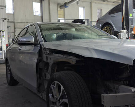 Серый Мерседес Ц-Класс, объемом двигателя 2.14 л и пробегом 144 тыс. км за 14000 $, фото 4 на Automoto.ua