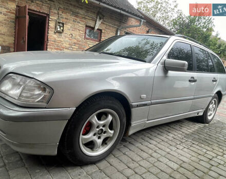 Серый Мерседес Ц-Класс, объемом двигателя 1.8 л и пробегом 355 тыс. км за 2750 $, фото 5 на Automoto.ua