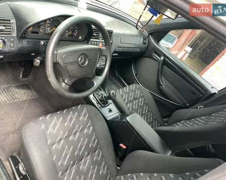 Серый Мерседес Ц-Класс, объемом двигателя 1.8 л и пробегом 355 тыс. км за 2750 $, фото 11 на Automoto.ua