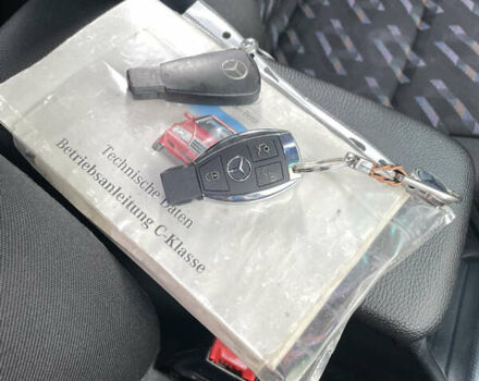 Серый Мерседес Ц-Класс, объемом двигателя 1.8 л и пробегом 355 тыс. км за 2750 $, фото 4 на Automoto.ua