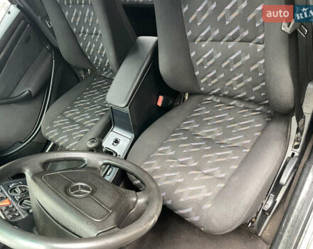 Серый Мерседес Ц-Класс, объемом двигателя 1.8 л и пробегом 355 тыс. км за 2750 $, фото 8 на Automoto.ua