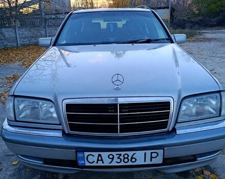 Серый Мерседес Ц-Класс, объемом двигателя 2.4 л и пробегом 320 тыс. км за 2699 $, фото 1 на Automoto.ua