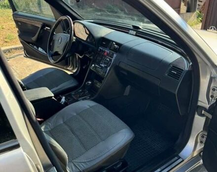 Серый Мерседес Ц-Класс, объемом двигателя 0 л и пробегом 340 тыс. км за 4300 $, фото 9 на Automoto.ua