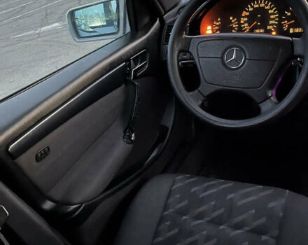 Сірий Мерседес Ц-Клас, об'ємом двигуна 2.15 л та пробігом 475 тис. км за 3300 $, фото 17 на Automoto.ua