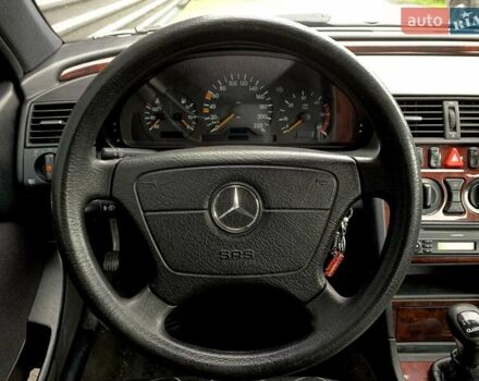 Серый Мерседес Ц-Класс, объемом двигателя 2.2 л и пробегом 377 тыс. км за 3000 $, фото 12 на Automoto.ua