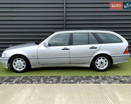 Серый Мерседес Ц-Класс, объемом двигателя 2.2 л и пробегом 377 тыс. км за 3000 $, фото 4 на Automoto.ua