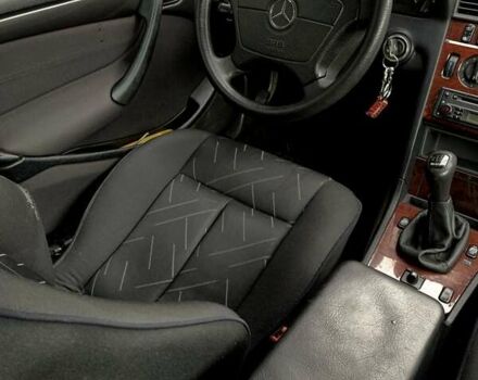 Серый Мерседес Ц-Класс, объемом двигателя 2.2 л и пробегом 377 тыс. км за 3000 $, фото 11 на Automoto.ua