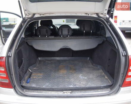 Сірий Мерседес Ц-Клас, об'ємом двигуна 2 л та пробігом 230 тис. км за 5200 $, фото 2 на Automoto.ua