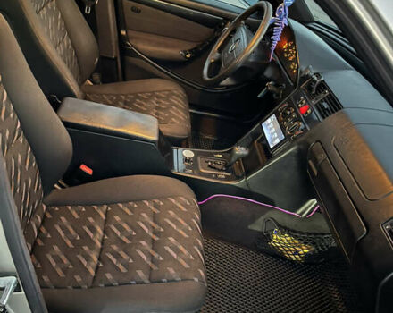 Сірий Мерседес Ц-Клас, об'ємом двигуна 2.15 л та пробігом 475 тис. км за 3300 $, фото 21 на Automoto.ua