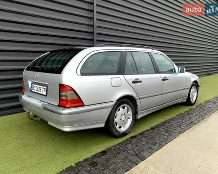 Серый Мерседес Ц-Класс, объемом двигателя 2.2 л и пробегом 377 тыс. км за 3000 $, фото 2 на Automoto.ua