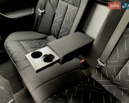 Серый Мерседес Ц-Класс, объемом двигателя 2.2 л и пробегом 377 тыс. км за 3000 $, фото 16 на Automoto.ua