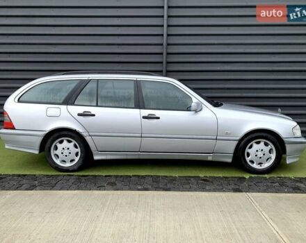 Серый Мерседес Ц-Класс, объемом двигателя 2.2 л и пробегом 377 тыс. км за 3000 $, фото 1 на Automoto.ua