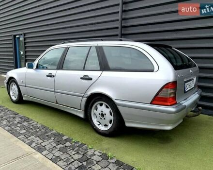 Серый Мерседес Ц-Класс, объемом двигателя 2.2 л и пробегом 377 тыс. км за 3000 $, фото 3 на Automoto.ua