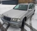 Серый Мерседес Ц-Класс, объемом двигателя 2.2 л и пробегом 300 тыс. км за 3600 $, фото 1 на Automoto.ua