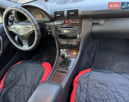 Серый Мерседес Ц-Класс, объемом двигателя 2.15 л и пробегом 400 тыс. км за 3999 $, фото 11 на Automoto.ua