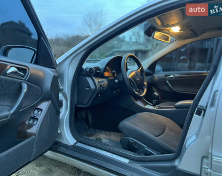 Серый Мерседес Ц-Класс, объемом двигателя 2.2 л и пробегом 360 тыс. км за 4200 $, фото 10 на Automoto.ua