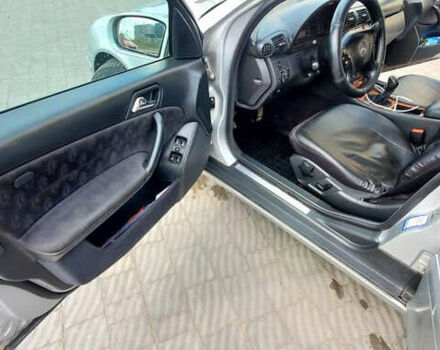 Серый Мерседес Ц-Класс, объемом двигателя 2 л и пробегом 350 тыс. км за 3450 $, фото 5 на Automoto.ua