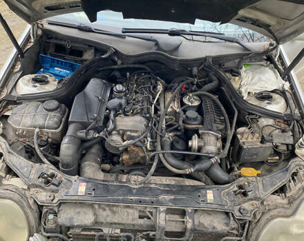 Серый Мерседес Ц-Класс, объемом двигателя 2.2 л и пробегом 384 тыс. км за 2500 $, фото 13 на Automoto.ua