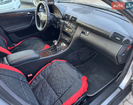 Серый Мерседес Ц-Класс, объемом двигателя 2.15 л и пробегом 400 тыс. км за 3999 $, фото 10 на Automoto.ua