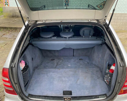 Серый Мерседес Ц-Класс, объемом двигателя 2.2 л и пробегом 384 тыс. км за 2500 $, фото 5 на Automoto.ua