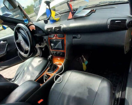 Серый Мерседес Ц-Класс, объемом двигателя 2 л и пробегом 350 тыс. км за 3450 $, фото 7 на Automoto.ua