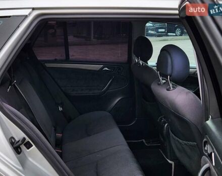 Сірий Мерседес Ц-Клас, об'ємом двигуна 2.15 л та пробігом 356 тис. км за 3550 $, фото 23 на Automoto.ua