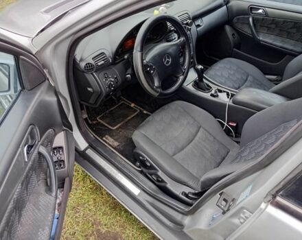 Серый Мерседес Ц-Класс, объемом двигателя 2.2 л и пробегом 340 тыс. км за 3250 $, фото 4 на Automoto.ua