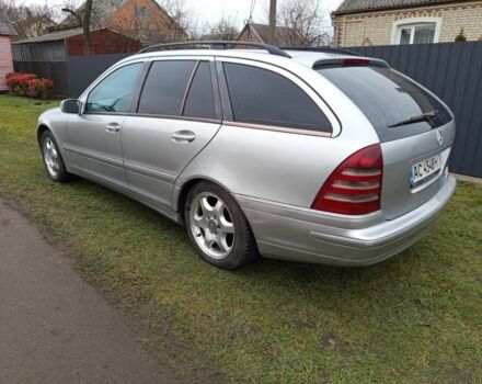 Серый Мерседес Ц-Класс, объемом двигателя 2.2 л и пробегом 340 тыс. км за 3250 $, фото 2 на Automoto.ua