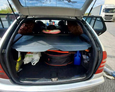 Серый Мерседес Ц-Класс, объемом двигателя 2 л и пробегом 350 тыс. км за 3450 $, фото 6 на Automoto.ua