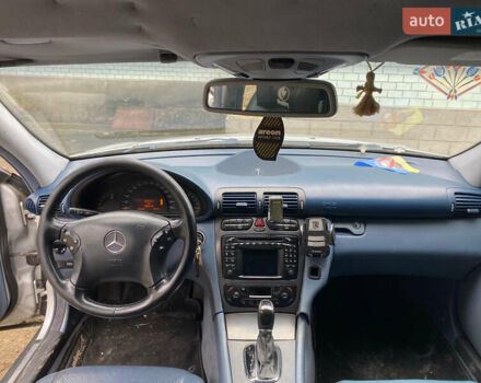 Серый Мерседес Ц-Класс, объемом двигателя 2.2 л и пробегом 384 тыс. км за 2500 $, фото 11 на Automoto.ua