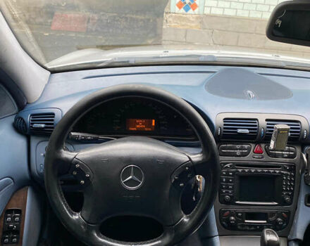 Серый Мерседес Ц-Класс, объемом двигателя 2.2 л и пробегом 384 тыс. км за 2500 $, фото 10 на Automoto.ua