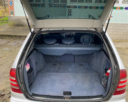 Серый Мерседес Ц-Класс, объемом двигателя 2.2 л и пробегом 384 тыс. км за 2500 $, фото 9 на Automoto.ua