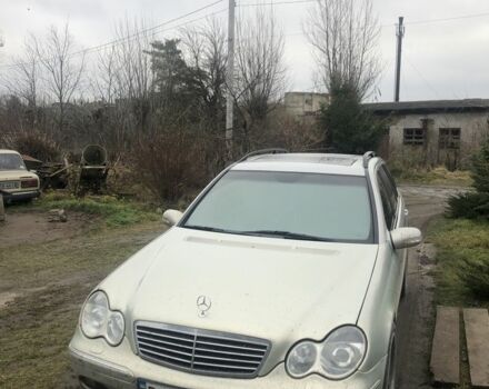 Серый Мерседес Ц-Класс, объемом двигателя 2.7 л и пробегом 320 тыс. км за 4250 $, фото 1 на Automoto.ua