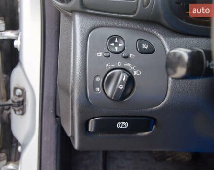 Сірий Мерседес Ц-Клас, об'ємом двигуна 2.7 л та пробігом 446 тис. км за 4900 $, фото 23 на Automoto.ua