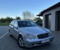 Сірий Мерседес Ц-Клас, об'ємом двигуна 2 л та пробігом 350 тис. км за 2550 $, фото 1 на Automoto.ua