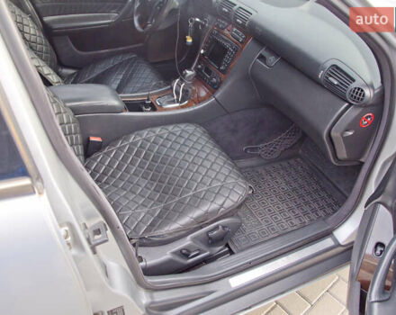 Сірий Мерседес Ц-Клас, об'ємом двигуна 2.7 л та пробігом 446 тис. км за 4900 $, фото 21 на Automoto.ua