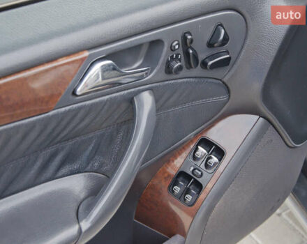 Сірий Мерседес Ц-Клас, об'ємом двигуна 2.7 л та пробігом 446 тис. км за 4900 $, фото 15 на Automoto.ua