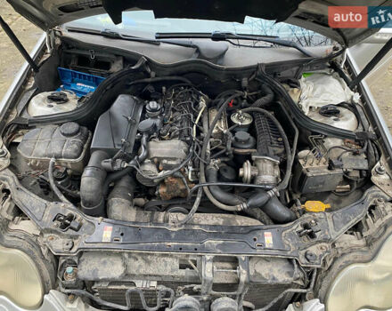 Серый Мерседес Ц-Класс, объемом двигателя 2.2 л и пробегом 384 тыс. км за 2500 $, фото 7 на Automoto.ua