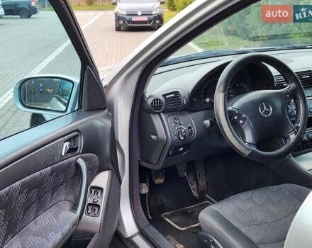 Сірий Мерседес Ц-Клас, об'ємом двигуна 2.15 л та пробігом 356 тис. км за 3550 $, фото 15 на Automoto.ua